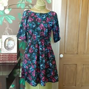 Exhilaration Dark Floral Short Sleeve Dress Size Small